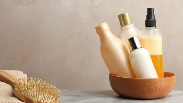 Relaxing scalp treatment with pressure massage at BONDZSALON